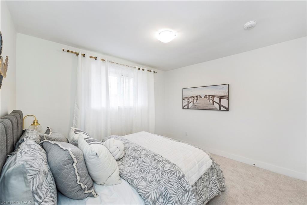 60-62 Delawana Drive, Hamilton, ON - Indoor Photo Showing Bedroom