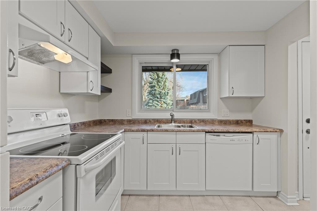 35-151 Linwell Road, St. Catharines, ON - Indoor Photo Showing Kitchen