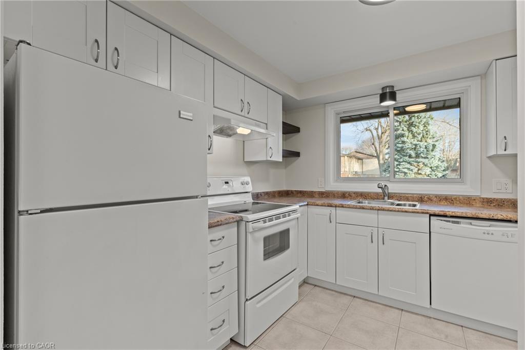 35-151 Linwell Road, St. Catharines, ON - Indoor Photo Showing Kitchen