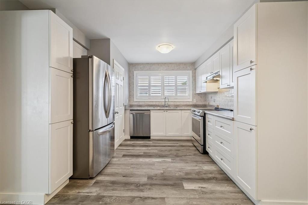 15 Purdy Crescent, Hamilton, ON - Indoor Photo Showing Kitchen