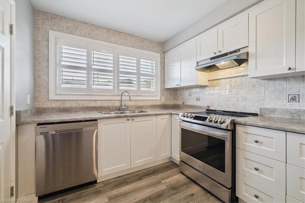 15 Purdy Crescent, Hamilton, ON - Indoor Photo Showing Kitchen With Double Sink