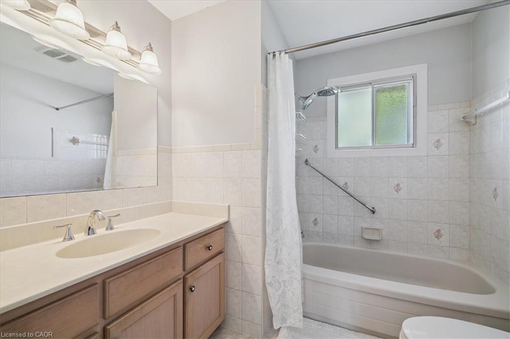 15 Purdy Crescent, Hamilton, ON - Indoor Photo Showing Bathroom
