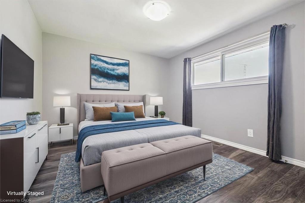 15 Purdy Crescent, Hamilton, ON - Indoor Photo Showing Bedroom