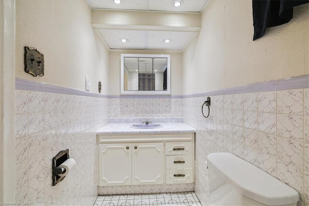 15 Purdy Crescent, Hamilton, ON - Indoor Photo Showing Bathroom