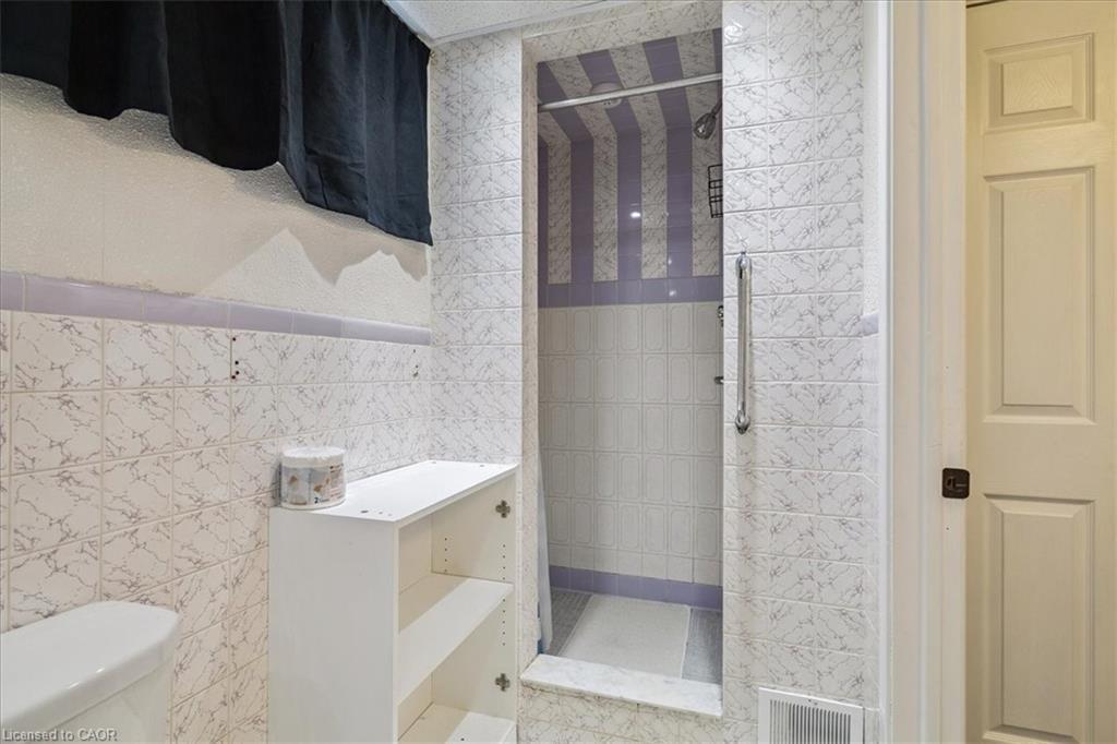 15 Purdy Crescent, Hamilton, ON - Indoor Photo Showing Bathroom