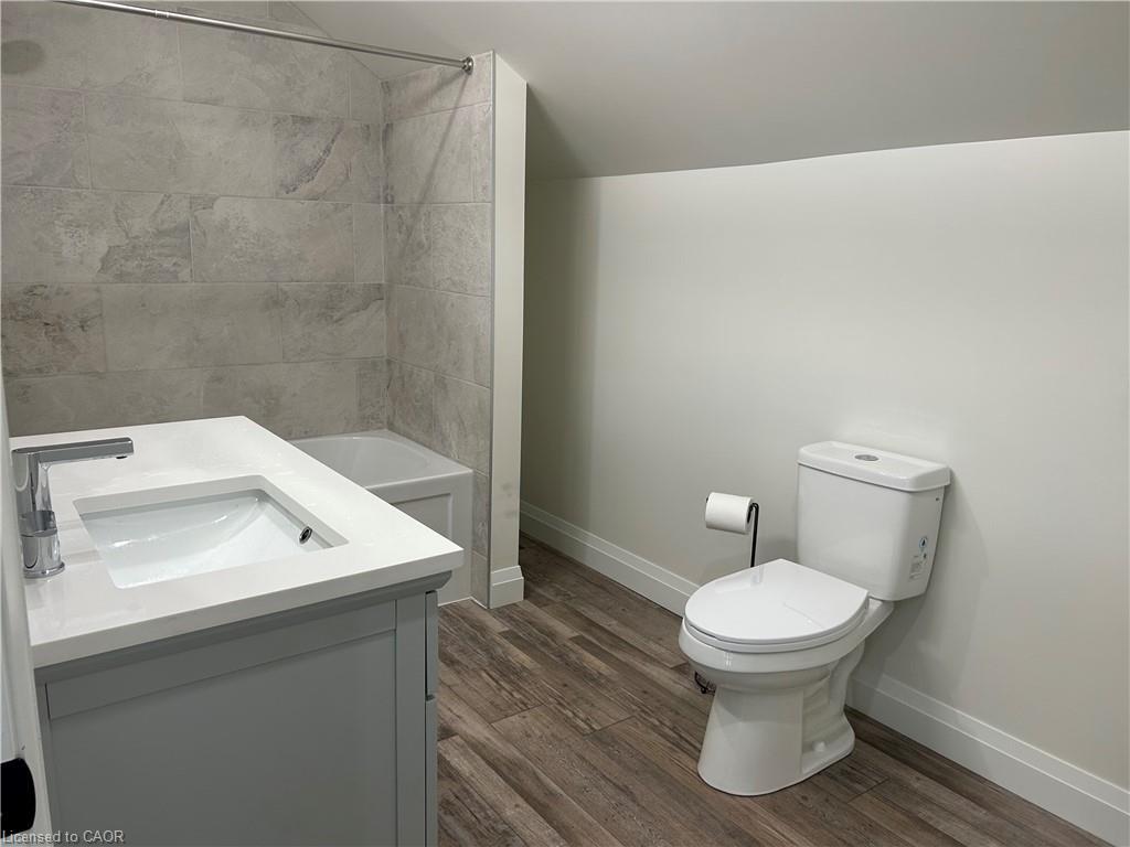 1888B Highway 3 E, Dunnville, ON - Indoor Photo Showing Bathroom