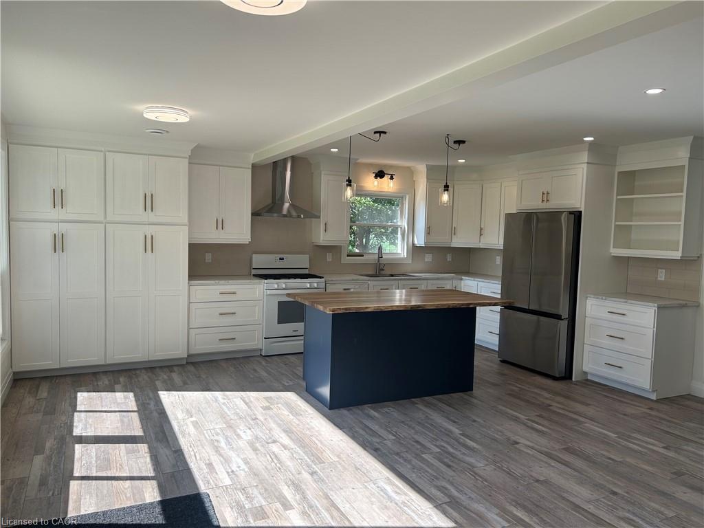 1888B Highway 3 E, Dunnville, ON - Indoor Photo Showing Kitchen With Double Sink
