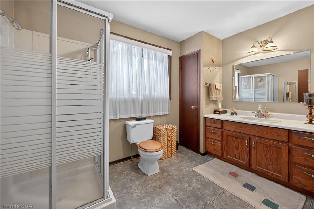 356 Cranbrook Drive, Hamilton, ON - Indoor Photo Showing Bathroom