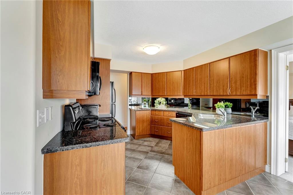 506-1770 Main Street W, Hamilton, ON - Indoor Photo Showing Kitchen