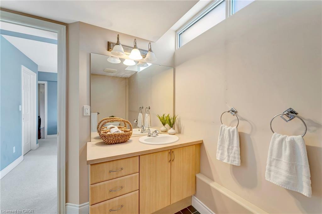 506-1770 Main Street W, Hamilton, ON - Indoor Photo Showing Bathroom