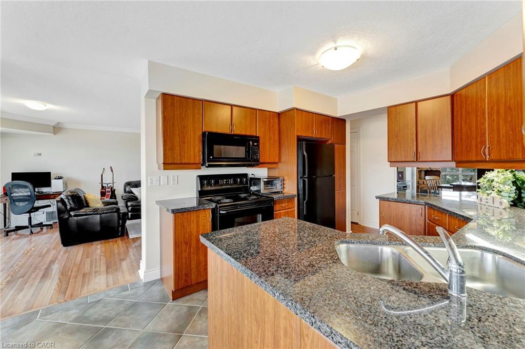 506-1770 Main Street W, Hamilton, ON - Indoor Photo Showing Kitchen