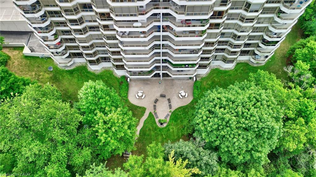 506-1770 Main Street W, Hamilton, ON - Outdoor