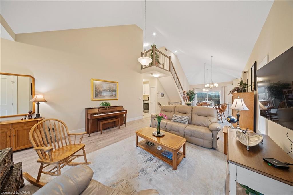 10-744 Nelson Street W, Port Dover, ON - Indoor Photo Showing Living Room