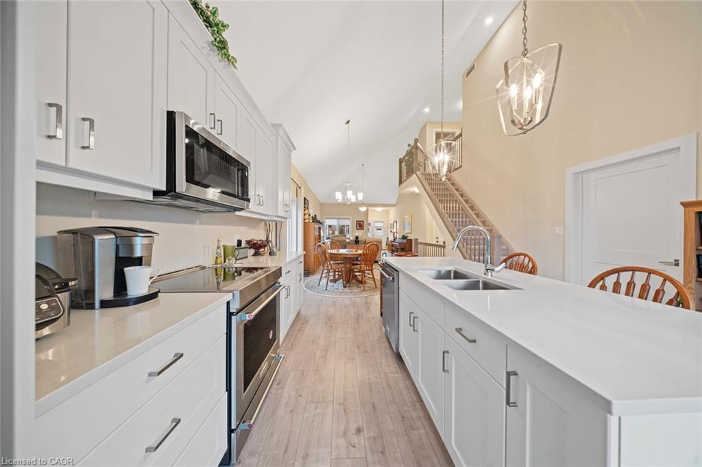 10-744 Nelson Street W, Port Dover, ON - Indoor Photo Showing Kitchen With Double Sink With Upgraded Kitchen