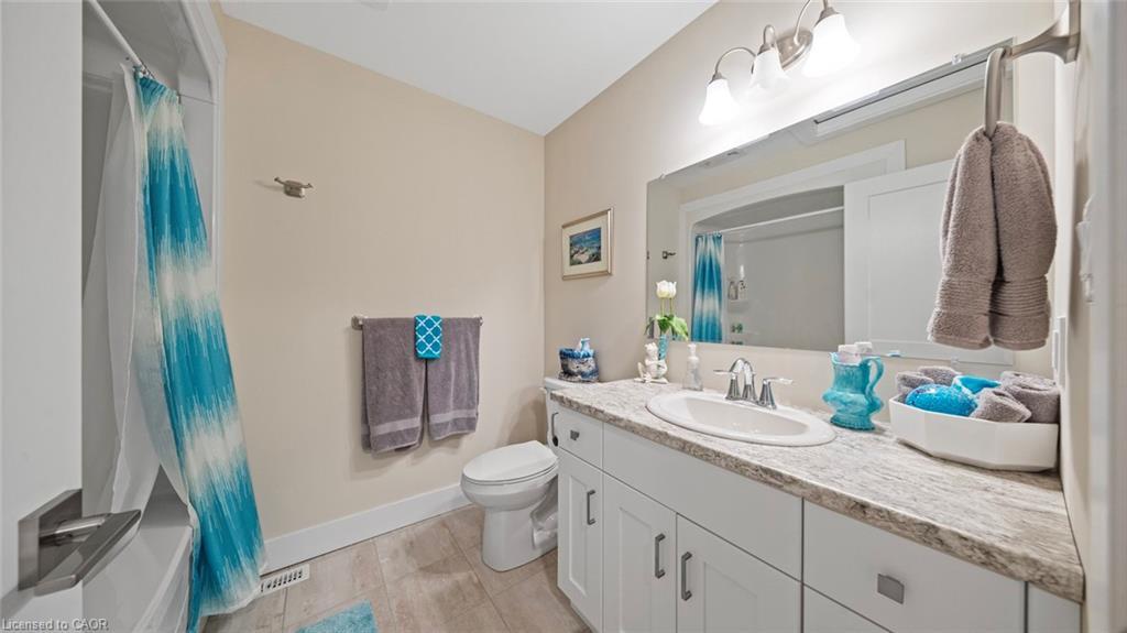 10-744 Nelson Street W, Port Dover, ON - Indoor Photo Showing Bathroom