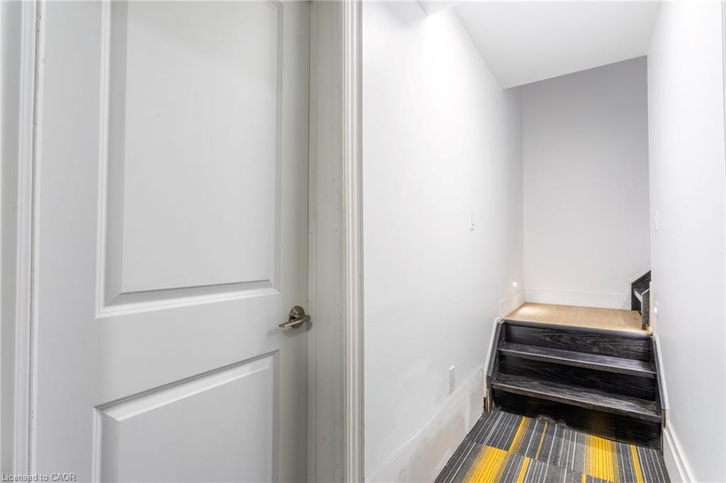 34 Indiana Road W, Hagersville, ON - Indoor Photo Showing Other Room