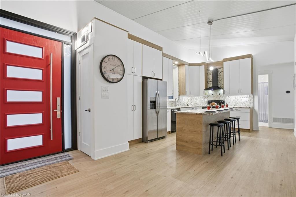 34 Indiana Road W, Hagersville, ON - Indoor Photo Showing Kitchen