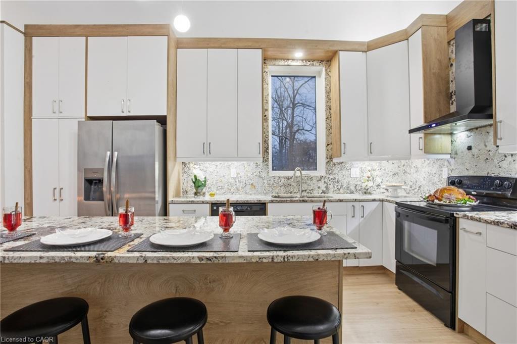 34 Indiana Road W, Hagersville, ON - Indoor Photo Showing Kitchen With Upgraded Kitchen