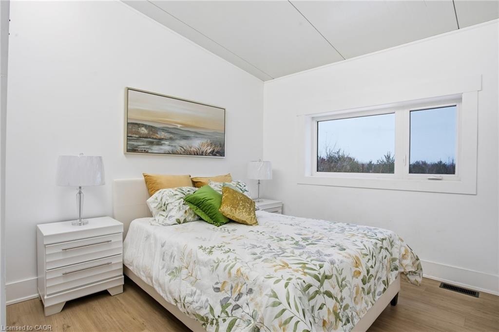 34 Indiana Road W, Hagersville, ON - Indoor Photo Showing Bedroom