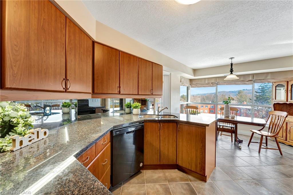 506-1770 Main Street W, Hamilton, ON - Indoor Photo Showing Kitchen