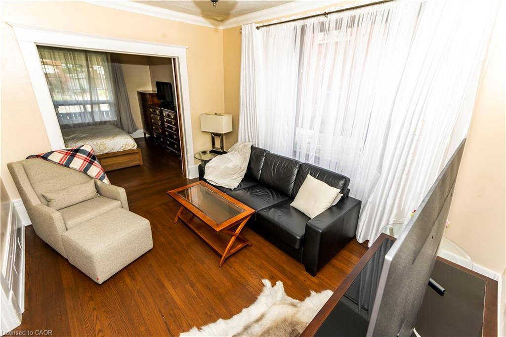 2-408 Wellington Street N, Kitchener, ON - Indoor Photo Showing Living Room