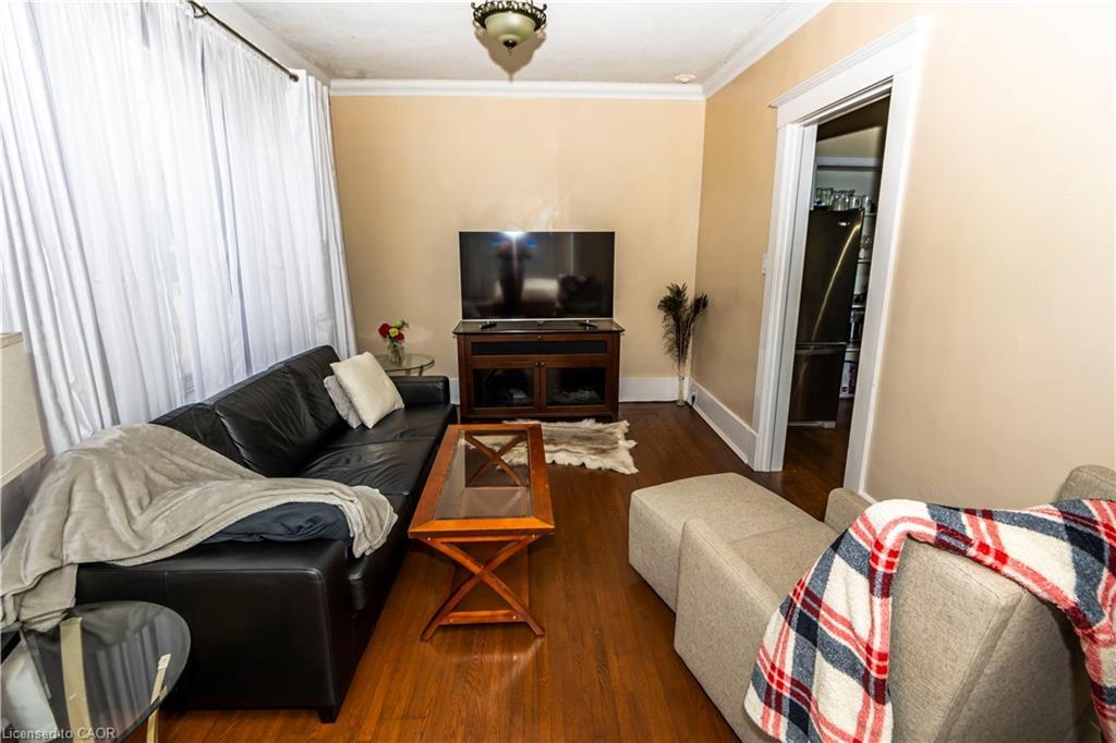 2-408 Wellington Street N, Kitchener, ON - Indoor Photo Showing Living Room