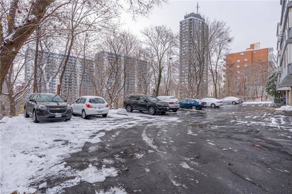 106-107 St. Josephs Drive, Hamilton, ON - Outdoor