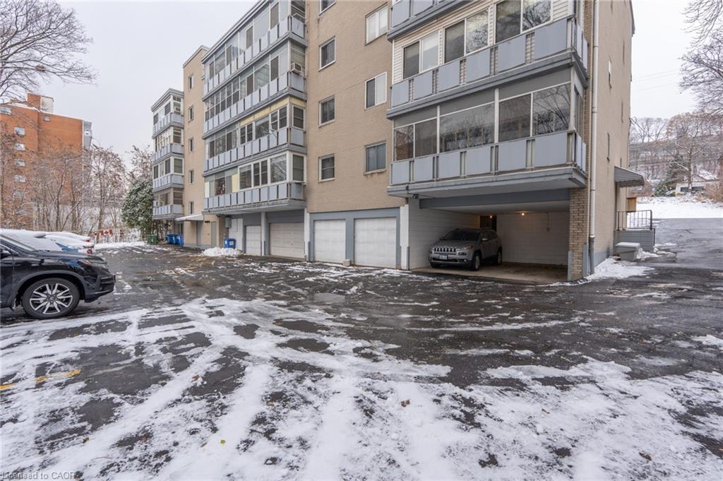 106-107 St. Josephs Drive, Hamilton, ON - Outdoor