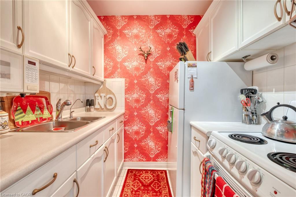 106-107 St. Josephs Drive, Hamilton, ON - Indoor Photo Showing Kitchen With Double Sink
