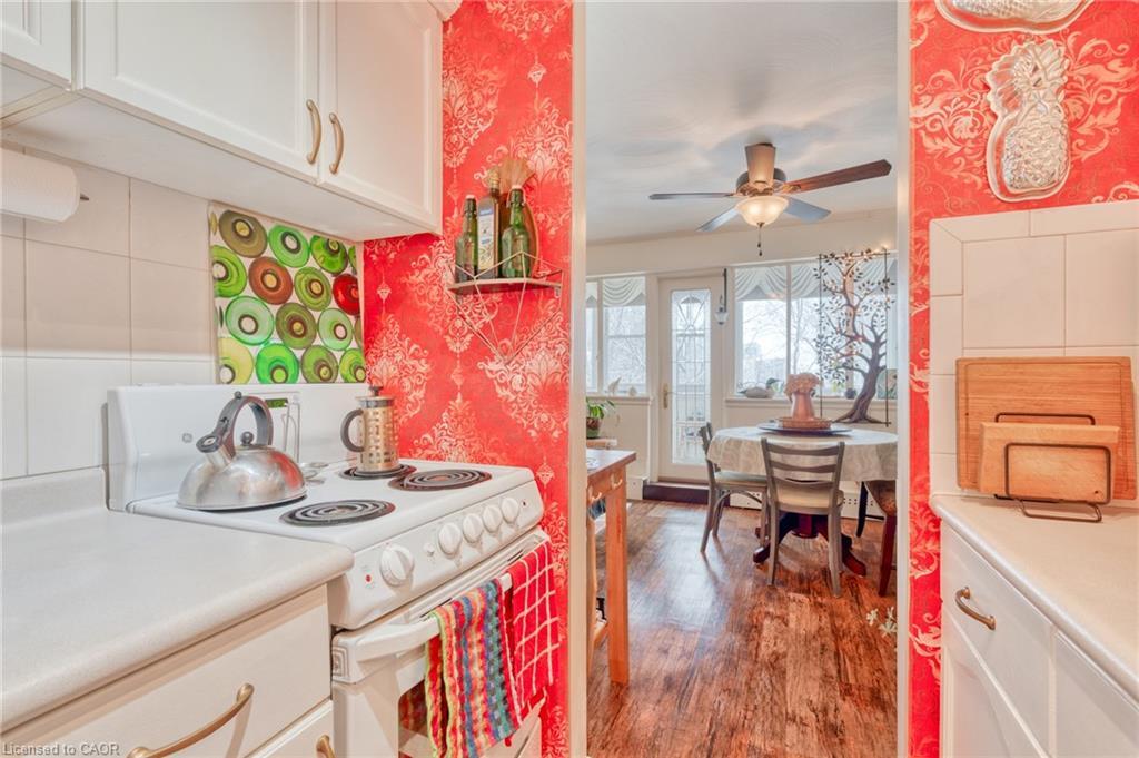 106-107 St. Josephs Drive, Hamilton, ON - Indoor Photo Showing Kitchen