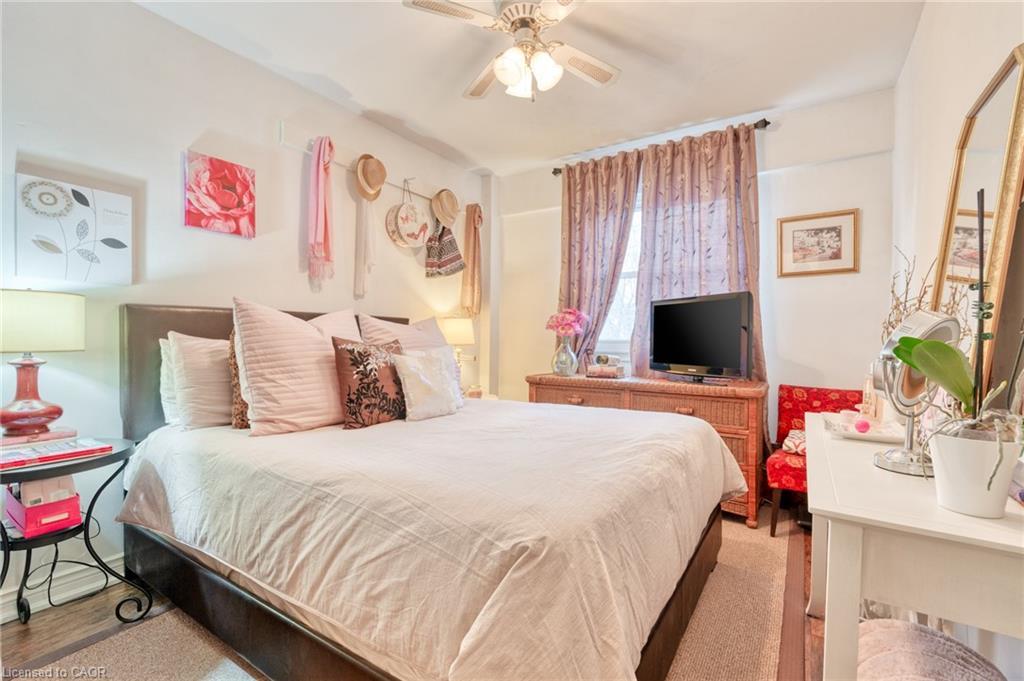 106-107 St. Josephs Drive, Hamilton, ON - Indoor Photo Showing Bedroom