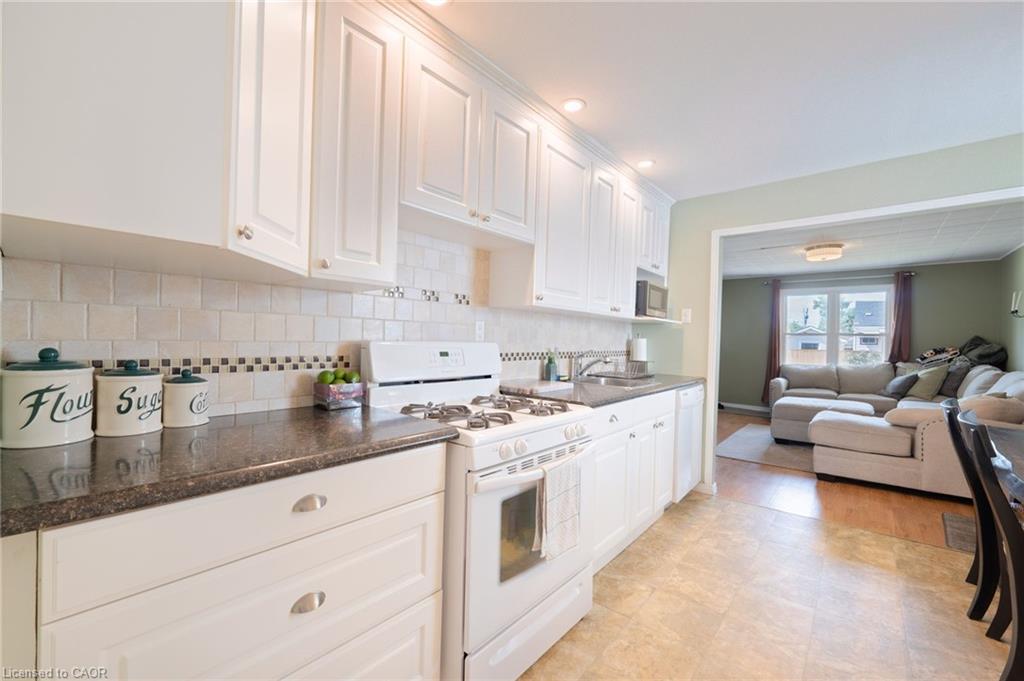 325 Simpson Avenue, Welland, ON - Indoor Photo Showing Kitchen