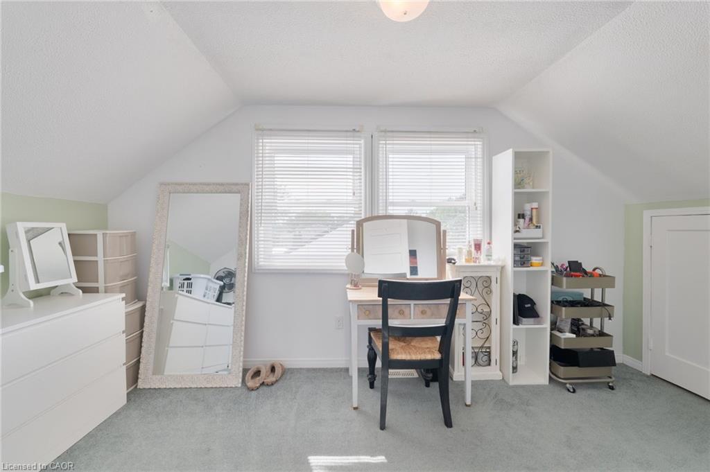 325 Simpson Avenue, Welland, ON - Indoor Photo Showing Bedroom