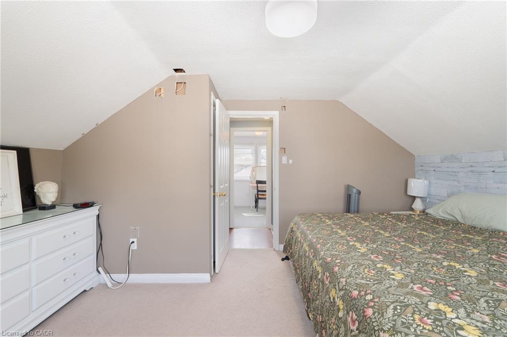 325 Simpson Avenue, Welland, ON - Indoor Photo Showing Bedroom