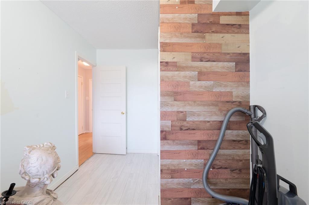 325 Simpson Avenue, Welland, ON - Indoor Photo Showing Other Room