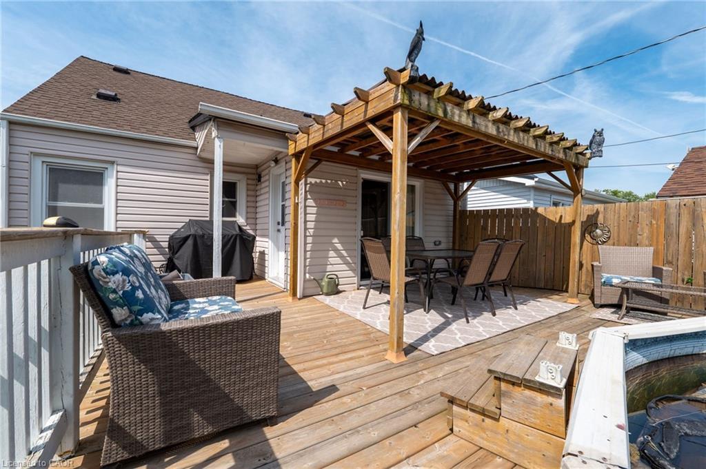 325 Simpson Avenue, Welland, ON - Outdoor With Deck Patio Veranda