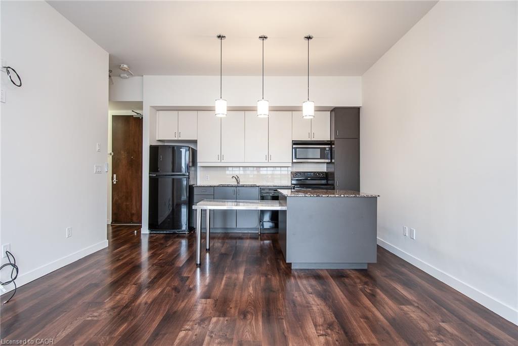 807-191 King Street S, Waterloo, ON - Indoor Photo Showing Kitchen