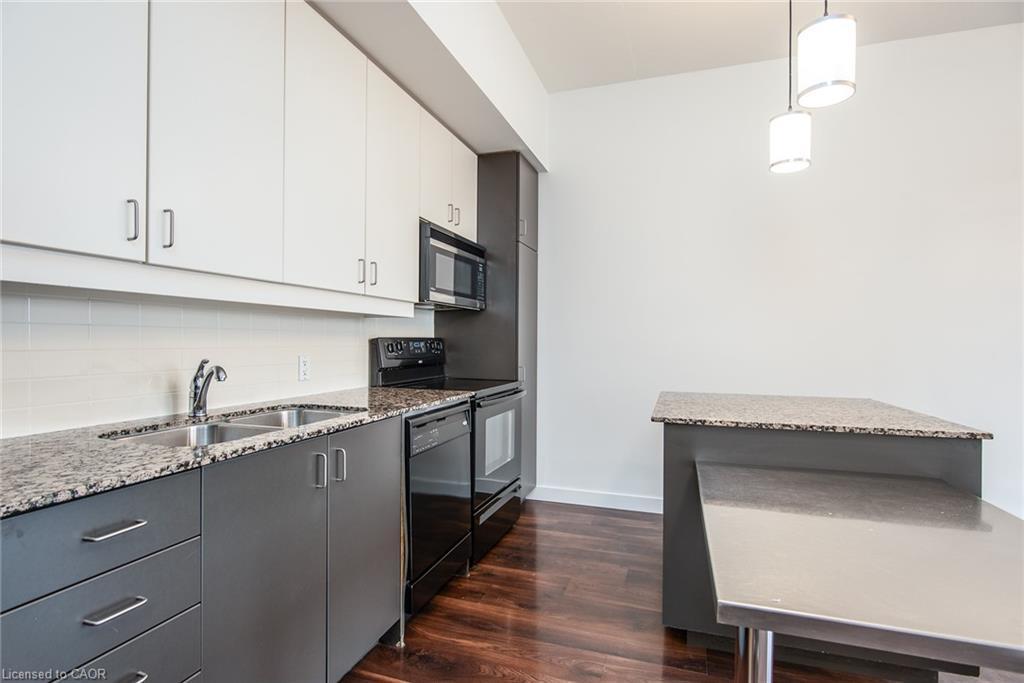 807-191 King Street S, Waterloo, ON - Indoor Photo Showing Kitchen With Double Sink