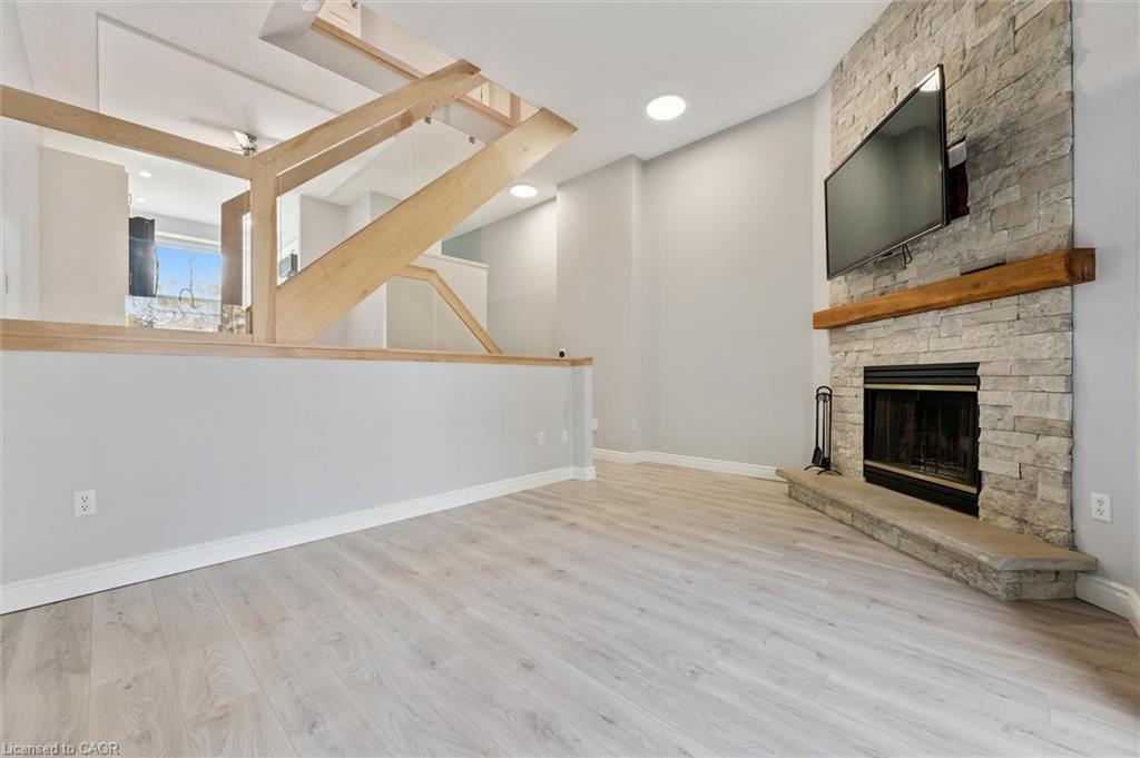 5-589 Beechwood Drive, Waterloo, ON - Indoor With Fireplace