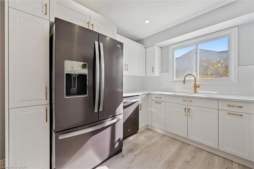 5-589 Beechwood Drive, Waterloo, ON - Indoor Photo Showing Kitchen