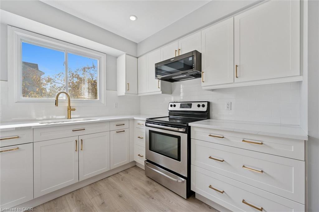 5-589 Beechwood Drive, Waterloo, ON - Indoor Photo Showing Kitchen