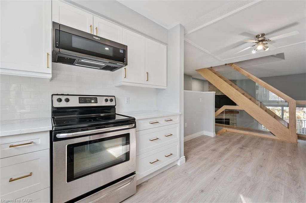 5-589 Beechwood Drive, Waterloo, ON - Indoor Photo Showing Kitchen With Upgraded Kitchen