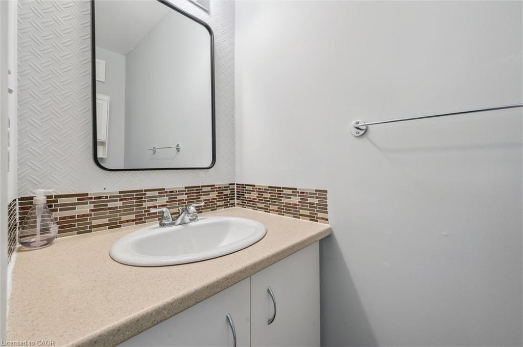 5-589 Beechwood Drive, Waterloo, ON - Indoor Photo Showing Bathroom
