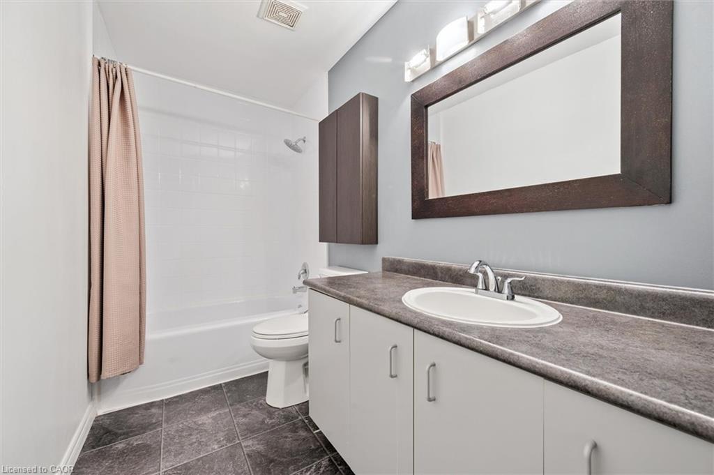 5-589 Beechwood Drive, Waterloo, ON - Indoor Photo Showing Bathroom