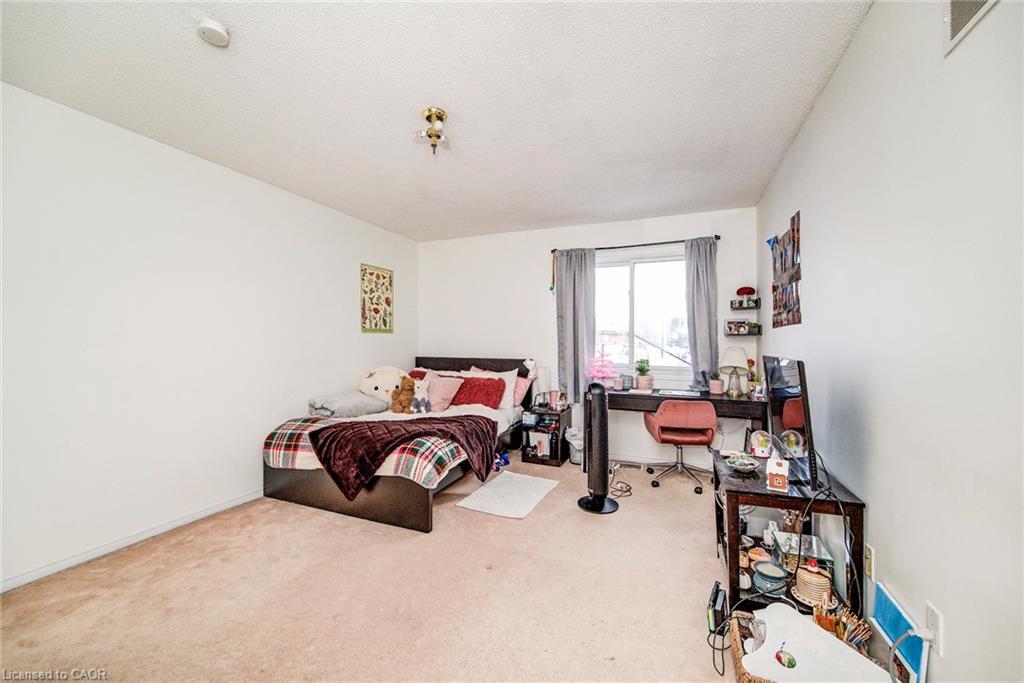 217-456 Janefield Avenue, Guelph, ON - Indoor Photo Showing Bedroom