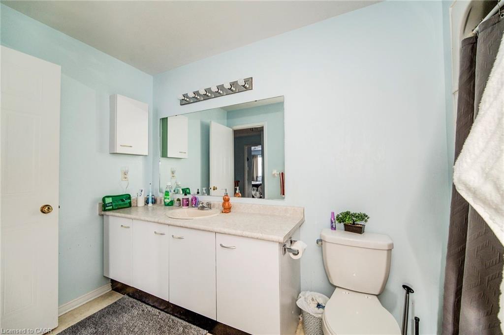 217-456 Janefield Avenue, Guelph, ON - Indoor Photo Showing Bathroom