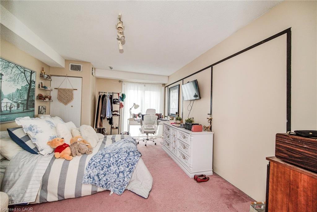 217-456 Janefield Avenue, Guelph, ON - Indoor Photo Showing Bedroom