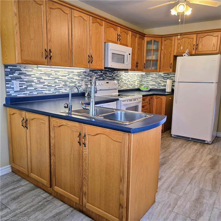5-10 Isherwood Avenue, Cambridge, ON - Indoor Photo Showing Kitchen With Double Sink