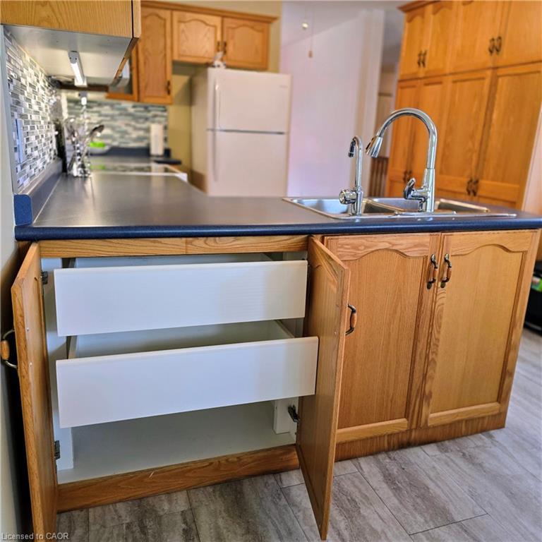 5-10 Isherwood Avenue, Cambridge, ON - Indoor Photo Showing Kitchen