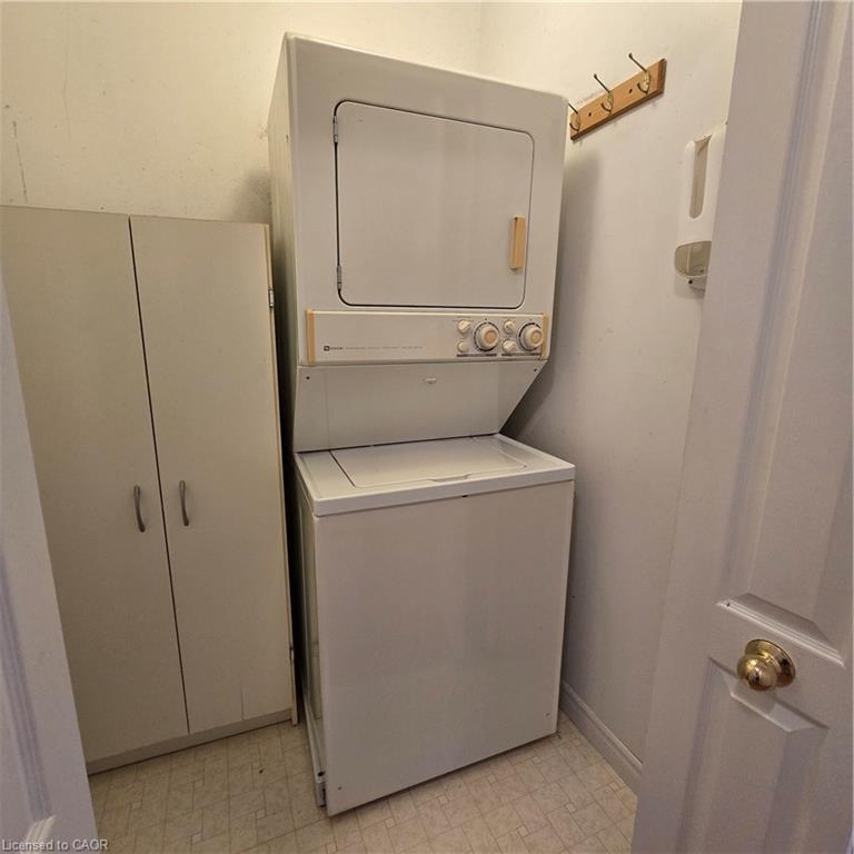 5-10 Isherwood Avenue, Cambridge, ON - Indoor Photo Showing Laundry Room